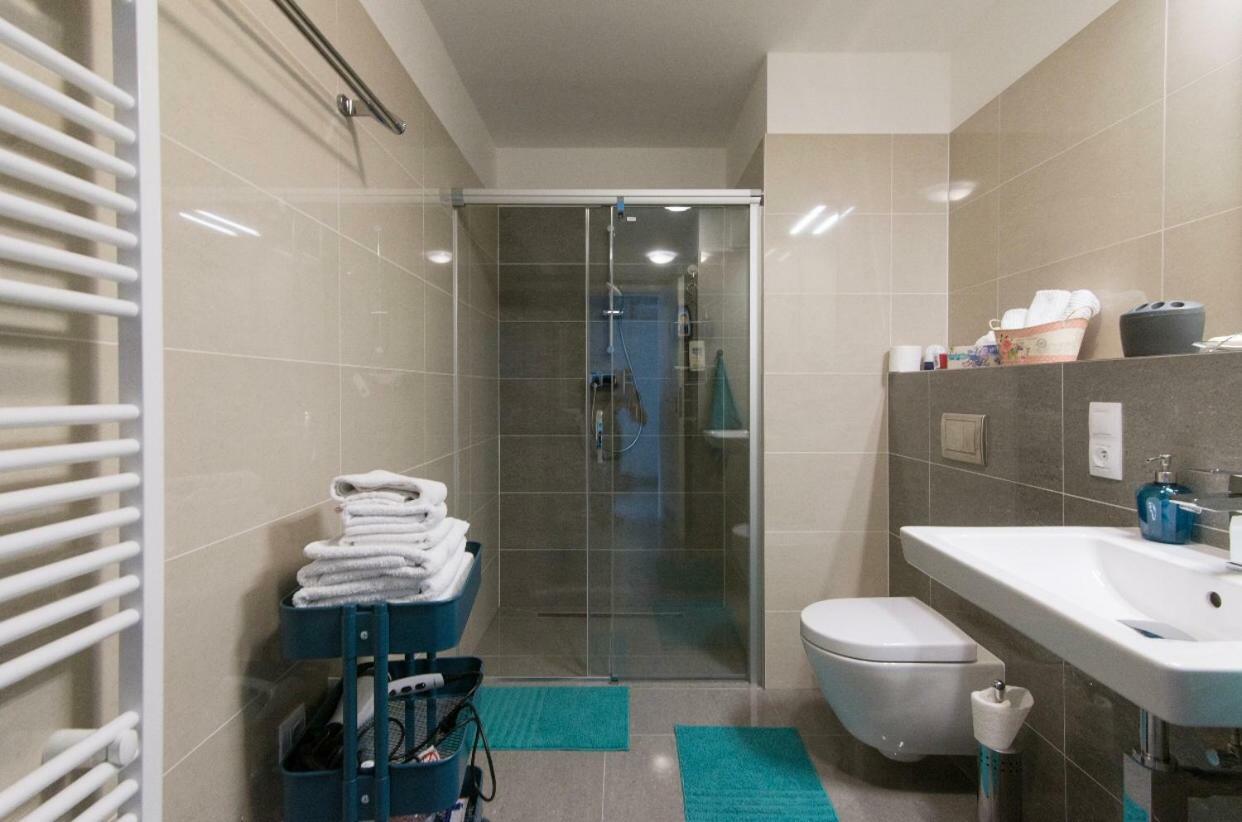 Free Parking In Garage Karolina Plazza, New Cosy Studio With All You Need Прага Экстерьер фото