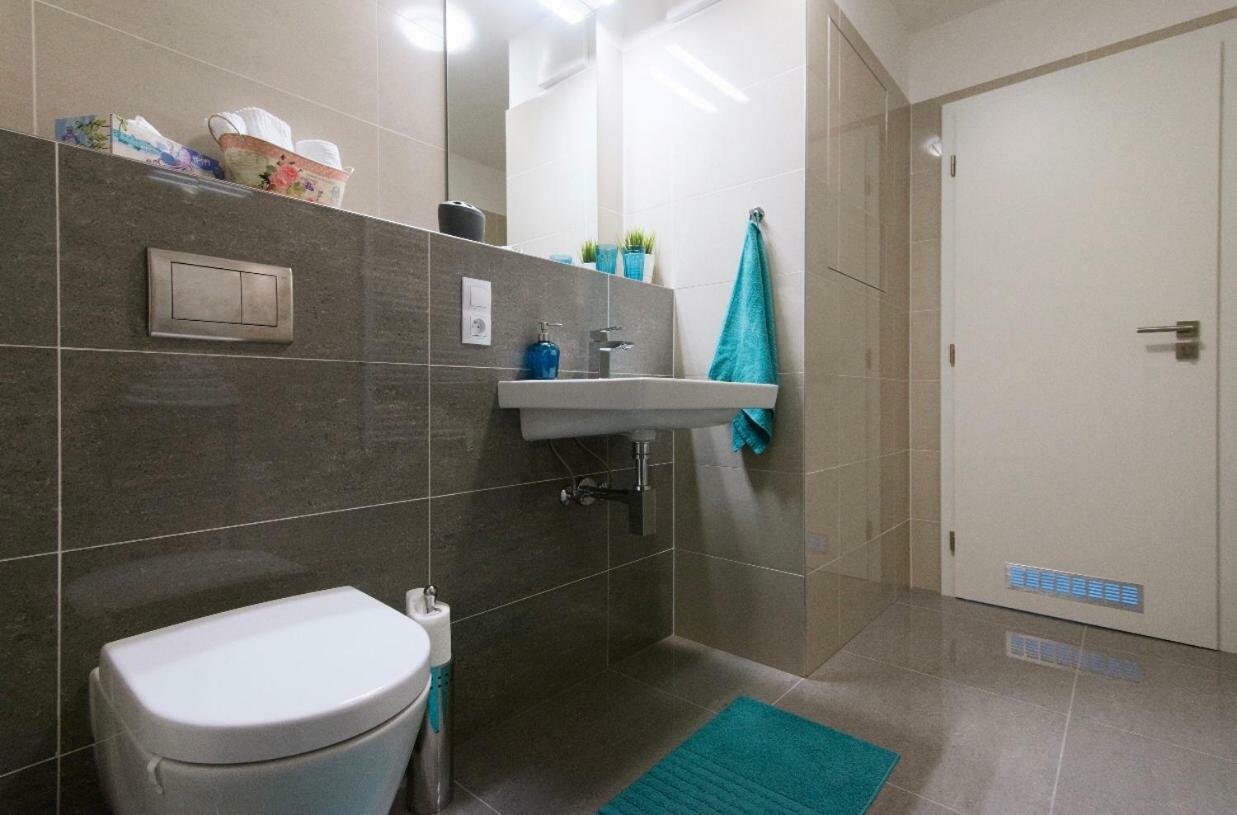 Free Parking In Garage Karolina Plazza, New Cosy Studio With All You Need Прага Экстерьер фото